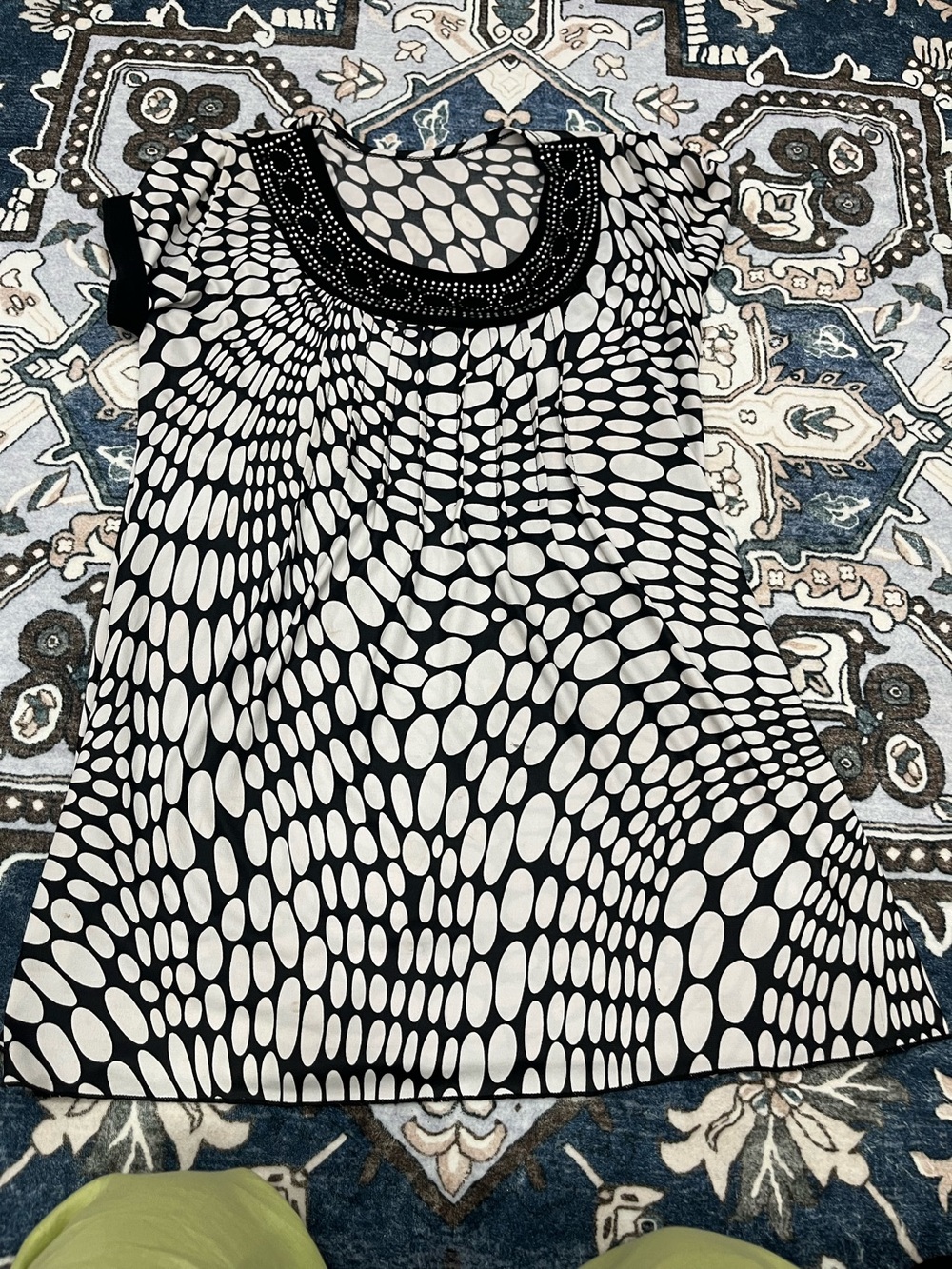 Black & White Patterned Women's Scoop Neck Top